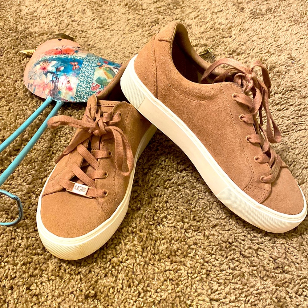 EXCELLENT CONDITION Ladies UGG Tennis Shoes